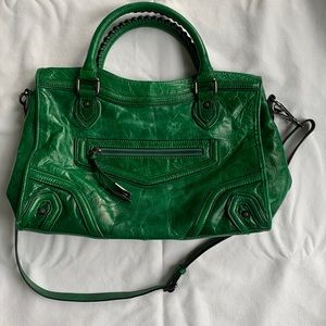 Beautiful leather bag. Great for everyday use. 34cm X 24 cm X 12 cm